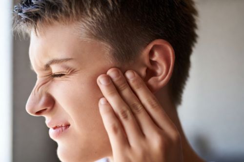 Тиннитус (звон в ушах)