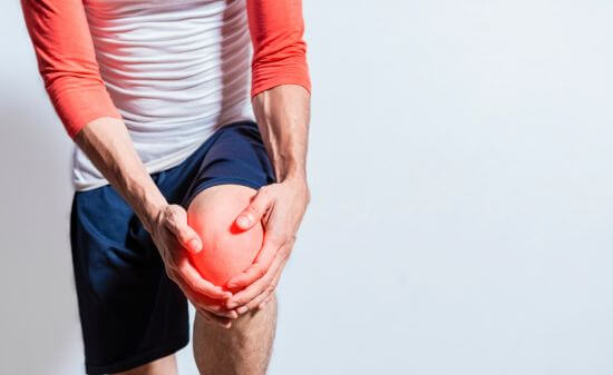 Почему болят колени: причины и возможное лечение